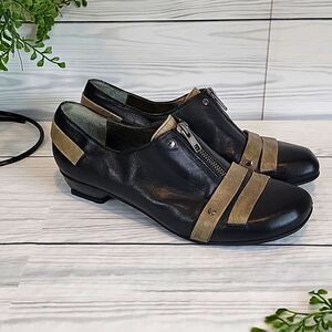 Fidji Pumps Low Heel Black & Tan With Zip Vamp Womens Size 8.5 (EU 39)